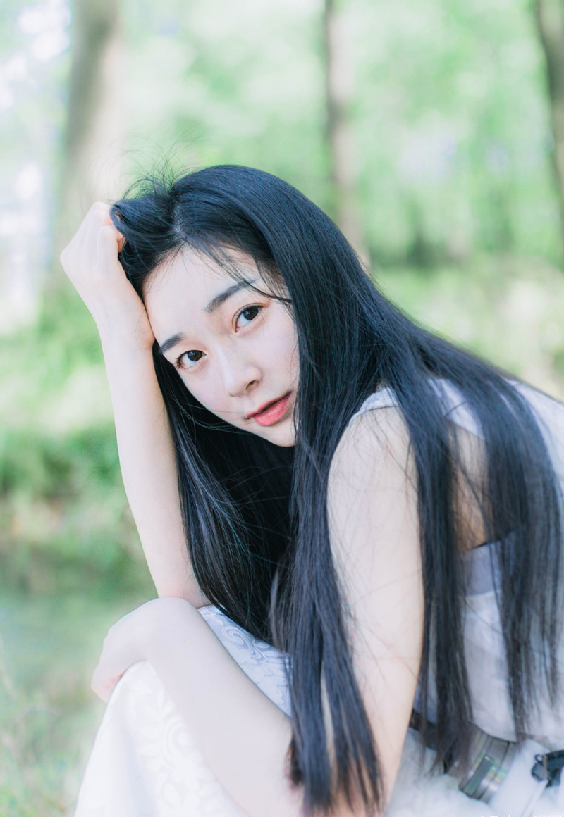 “让他进来吧。”邓贤看了刘璝一眼，点头道。